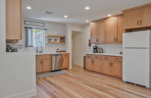 Valley Glen House | Hollywood Dream Fully Remodeled Pool & Jacuzzi Home