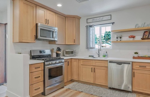 Valley Glen House | Hollywood Dream Fully Remodeled Pool & Jacuzzi Home