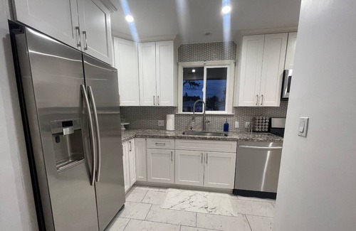 Van Nuys House | Hollywood Flash Sale Now 25% Off