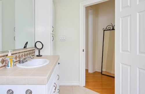 Westwood Apartment | Hollywood Hills 2BR - Skyline Terrace