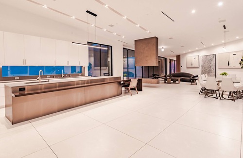Tri-West Villa | Hollywood Hills Modern Villa
