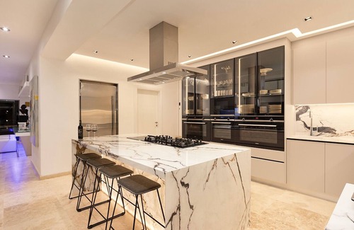 Camps Bay Villa | Hollywood Mansion & Spa Camps Bay, Sleeps 15, Sea Side (Award Winning 1st Place)