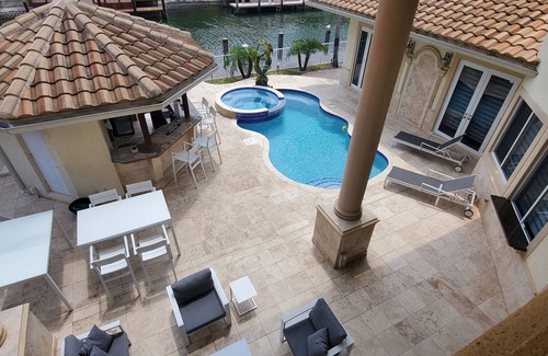 South Lake House | Hollywood Mansion on the water