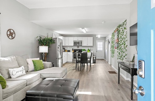 Covington House | Hollywood of the south 3bed 2bath, Short walk to the square