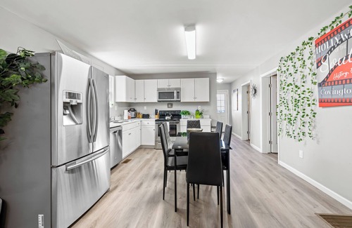 Covington House | Hollywood of the south 3bed 2bath, Short walk to the square