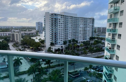 Hollywood South Central Beach Apartment | Hollywood on Beach Apartment