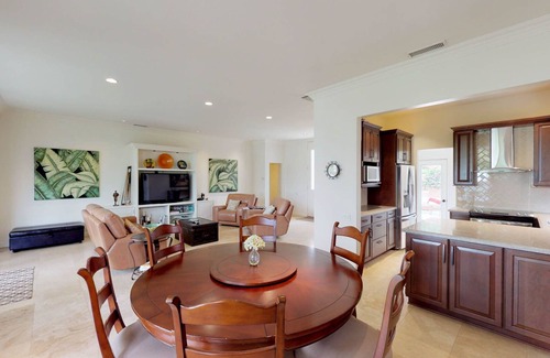 Palm Desert House | Hollywood Regency Style Villa & Country Club in the Desert