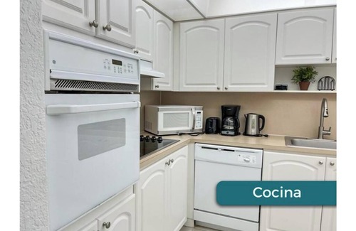 Hollywood South Central Beach Apartment | HOLLYWOOD S&14