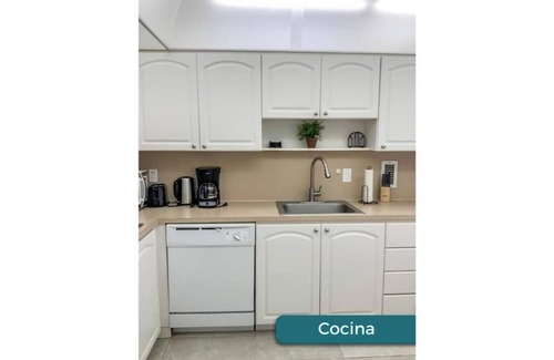 Hollywood South Central Beach Apartment | HOLLYWOOD S&14
