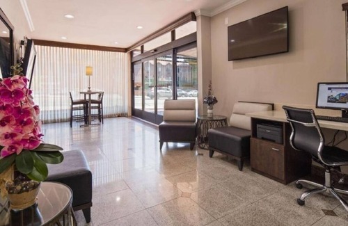 Hollywood Hotel | Hollywood Stay Perfect for Couples Seeking Local Attractions & Fun
