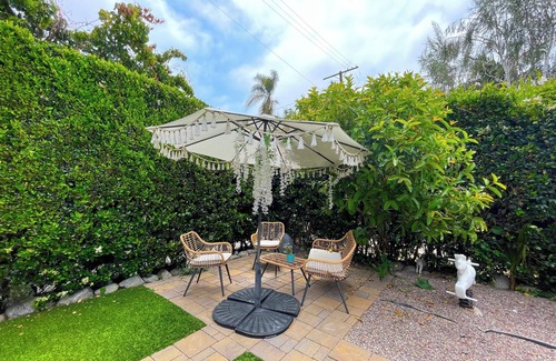 Hollywood Apartment | Hollywood Studio Apartment with AC - Central Area Steps to Avenue of The Stars