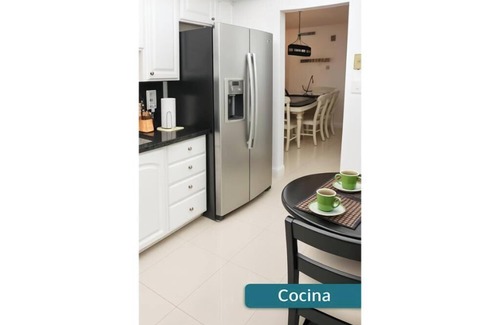 Hollywood South Central Beach Apartment | HOLLYWOOD V&3