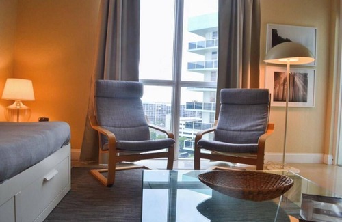 Hollywood South Central Beach Apartment | HOLLYWOOD W&14