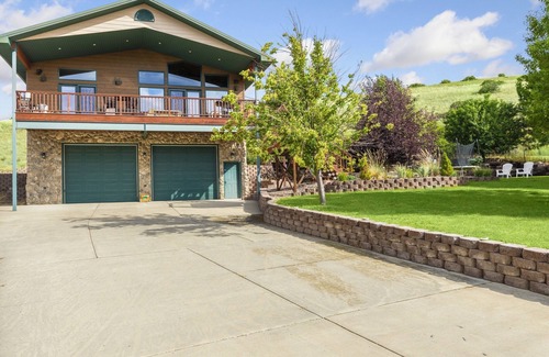 Wolf Creek Cabin | HOLTER LAKE RETREAT
