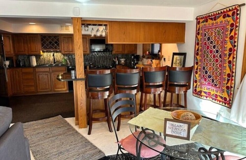Clintonville House | Holtz Häusle /Cozy Apartment in the Woods