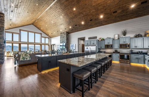 Gatlinburg - Pigeon Forge Cabin | HOLY COW! 16 Bedroom Luxury! PUPPY SPA/POOL/VIEWS, GOT IT ALL!