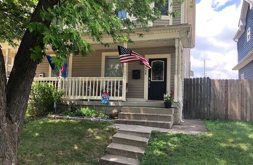 Holy Cross House | Holy Cross duplex close to Mass Ave