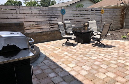 Holy Cross House | Holy Cross duplex close to Mass Ave