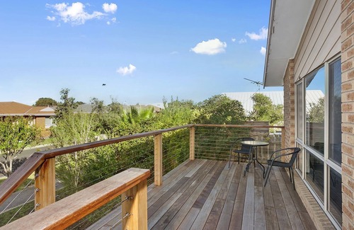 Torquay House | Holyhead On Whites Beach 11