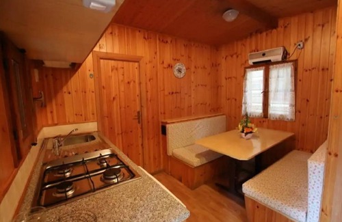 Viareggio Ski Chalet | Holzbungalow für 4 Personen im Campingplatz