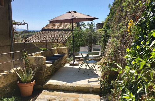 Grignan House | HOMAN house on the castle ramparts with romantic garden/terrace