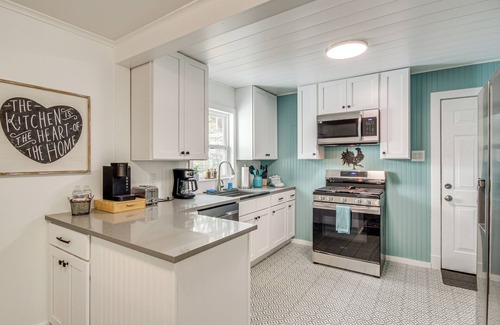 Gulfport Cottage | Home <1 Mi to Gulfport Beach: Remote Work Friendly