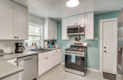 Gulfport Cottage | Home <1 Mi to Gulfport Beach: Remote Work Friendly