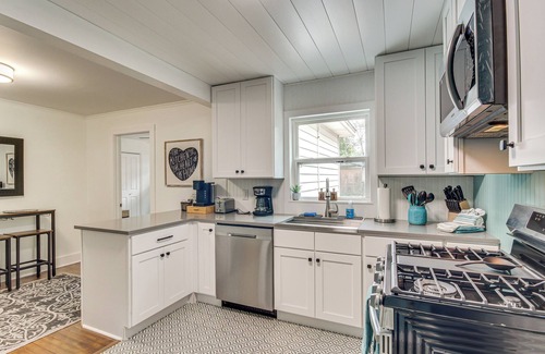 Gulfport Cottage | Home <1 Mi to Gulfport Beach: Remote Work Friendly