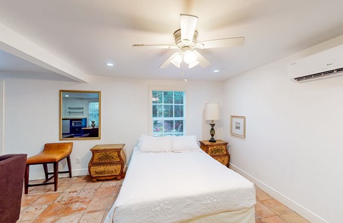 Old Northwood House | Home & 2 apts with private pool, patio, & 2 kitchens - near beach