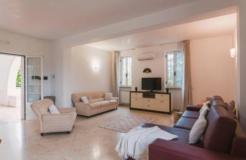 Locorotondo Villa | HOME 21 - Villa con piscina al sale 4x4 riscaldata, Campo da Calcio - 2 minuti da Locorotondo