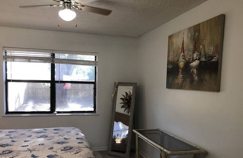 Parker House | Home 5 minutes to Tyndal AFB gate. Private boat dock with slips. 1 blk from bay