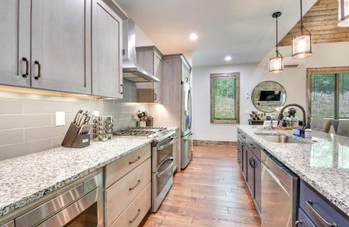 Glenville House | Home 6 Mi to Ski Sapphire Valley Bring Your Pups!