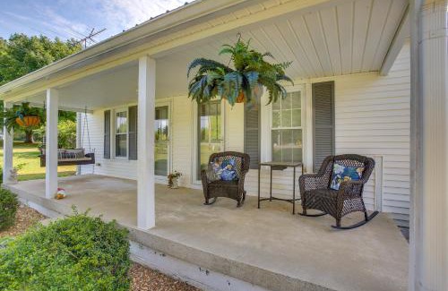 Cross Plains House | Home 9 Mi to Dtwn Springfield with Porch and Yard!