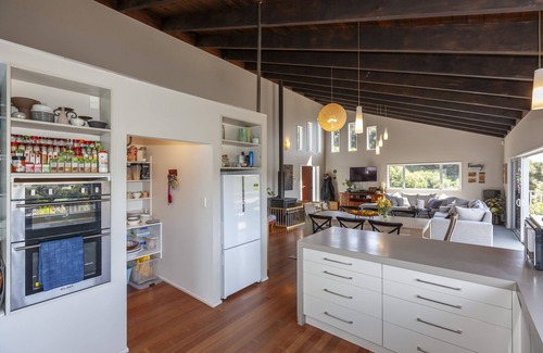 Paraparaumu House | Home amongst the native bush