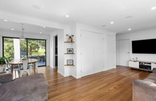Kiama Downs House | Home away from home - just a stroll from the beach!