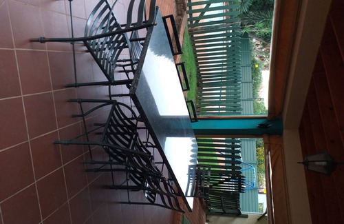 Greater Johannesburg Metropolitan Area House | Home Away from Home is what you will find in this trendy suburb.