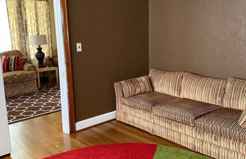 Blue Jay House | Home Away from Home 15 minutes Winterplace Near New River Gorge trails
