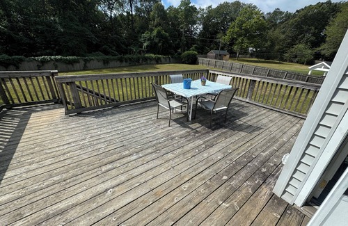 Hauppauge House | Home Away from Home – 3BR Retreat with Amenities