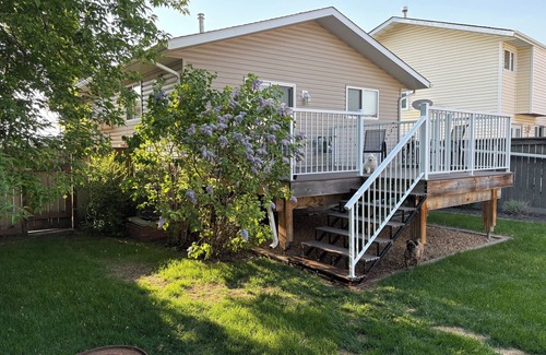 Beaumont House | Home Away From Home - Close to YEG Airport