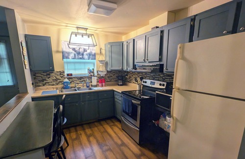 Howard House | Home Away from Home - Close to PSU, Hunting, & Fishing