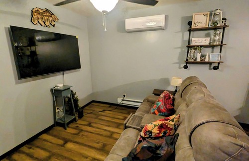 Howard House | Home Away from Home - Close to PSU, Hunting, & Fishing