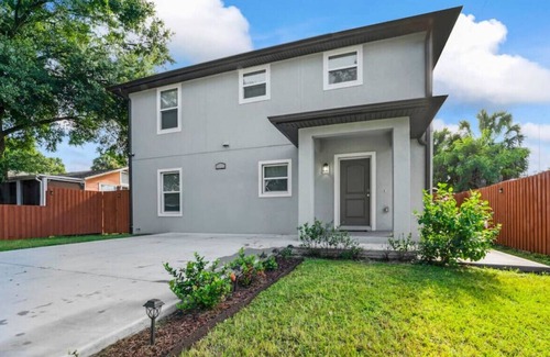 Sulphur Springs House | Home Away From Home · Charming dual suite home- Seminole Heights Tampa!