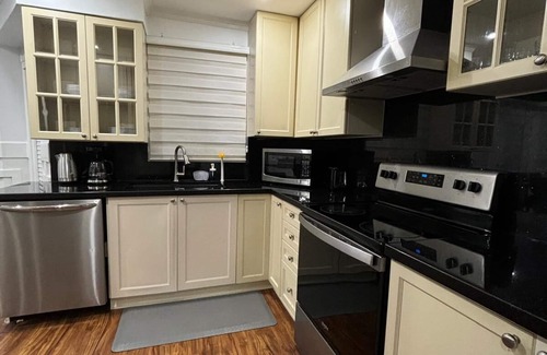Ajax House | Home away from home. Cozy urban retreat close to the city.