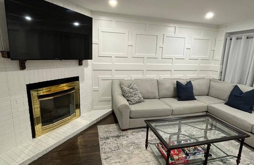 Ajax House | Home away from home. Cozy urban retreat close to the city.