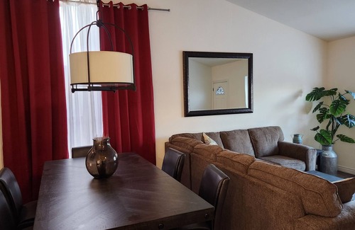 La Buena Vida House | Home Away From Home-Five min from Westgate