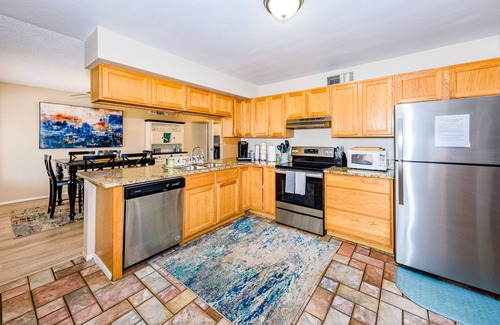Groves Lincoln Park House | Home away from Home in Eastern Tucson Arizona, pool, spa, private yard