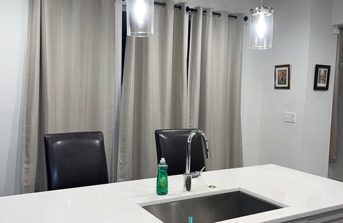 East Atlanta House | Home away from Home in the heart of E. Atlanta. Enjoy a comfortable & quiet stay