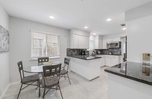 Houston House | Home Away From Home, Med Center, Sports, Shopping