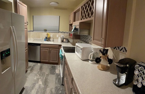 Taku - Campbell House | Home away from home near Airport with deck