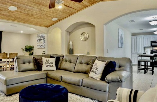 El Lago House | Home away from home: NASA/Kemah boardwalk/Beach